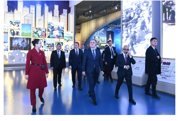 dzheykhun-bayramov-posetil-muzey-kommunisticheskoy-partii-kitaya