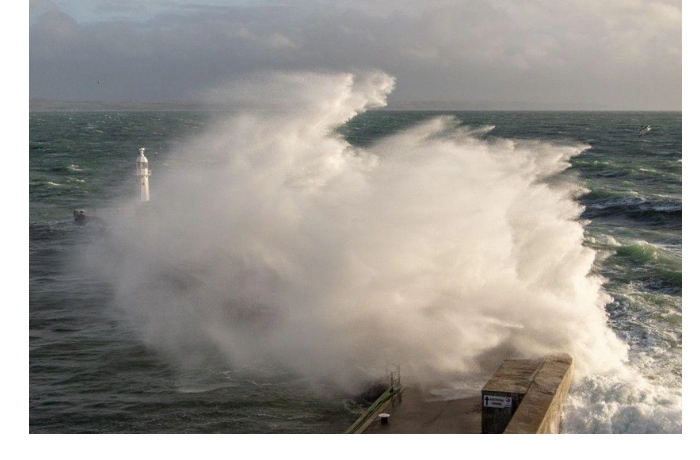 v-britanii-sinoptiki-predupredili-o-massovykh-navodneniyakh-iz-za-shtorma-chandra