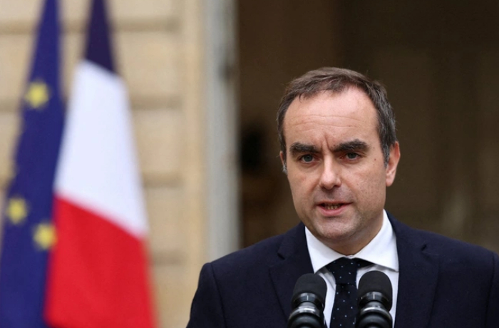 vo-frantsii-vydvinty-votumy-nedoveriya-pravitelstvu