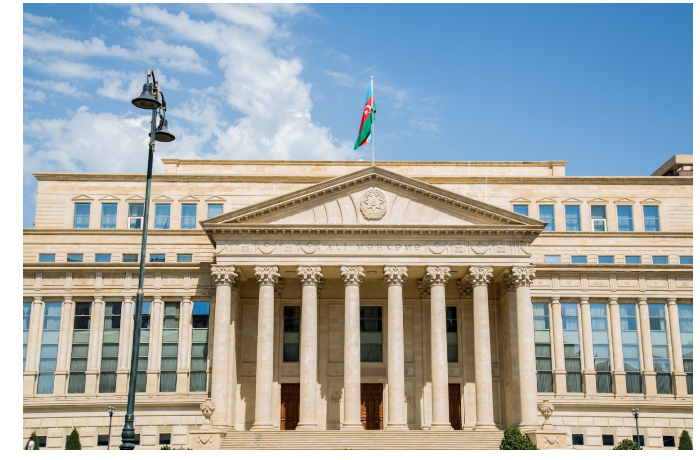 verkhovnyy-sud-azerbaydzhana-utochnil-pravila-zashchity-lichnykh-prav-i-otvetstvennost-smi