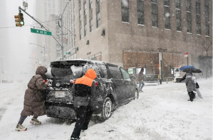 vozroslo-chislo-pogibshikh-iz-za-posledstviy-snezhnoy-buri-v-ssha