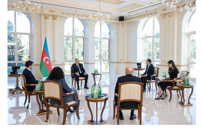 prezident-ilkham-aliev-dal-intervyu-mestnym-telekanalam