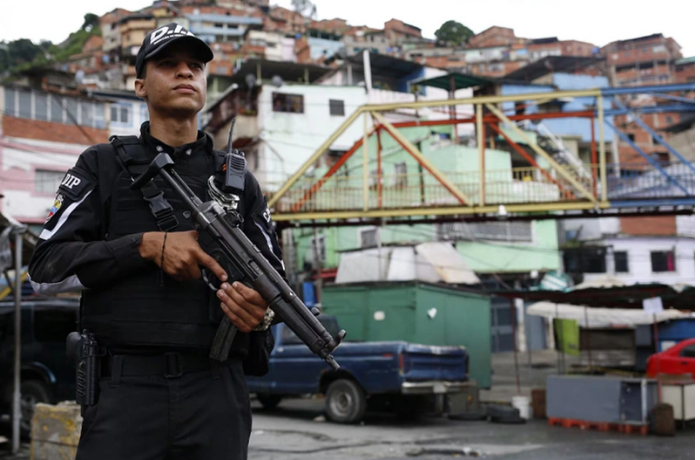 politsii-venesuely-prikazali-arestovat-vsekh-prichastnykh-k-poimke-nikolasa-maduro