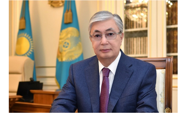 tokaev-aliev-fizicheski-silen-i-treniruetsya-so-znaniem-dela