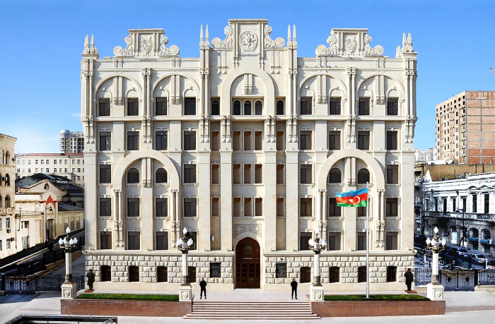 v-obrazovatelnom-komplekse-v-baku-nachala-rabotu-sluzhba-okhrany-mvd