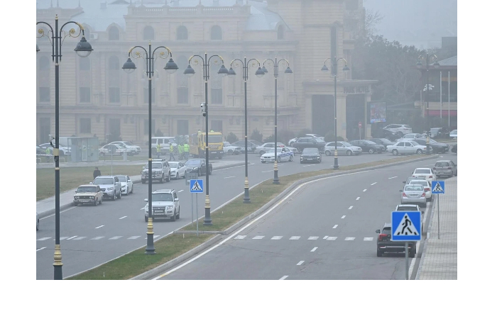 tuman-okutal-baku-vidimost-snizilas-do-50-metrov