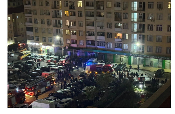 v-odnom-iz-zhilykh-zdaniy-v-baku-proizoshel-pozhar-yest-postradavshiy