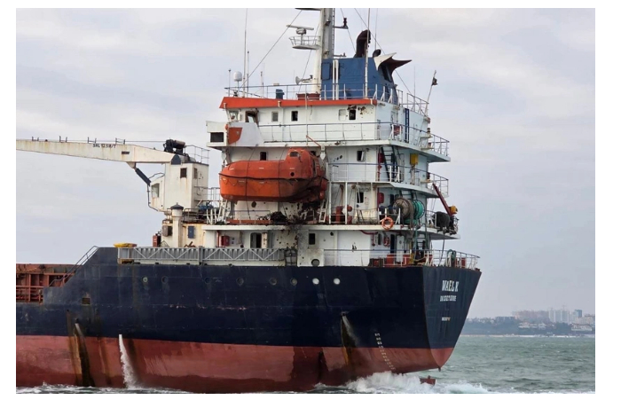 rossiyskie-bpla-porazili-dva-torgovykh-sudna-u-beregov-ukrainy