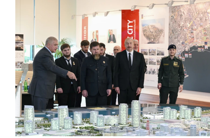 ilkham-aliev-i-ramzan-kadyrov-pobyvali-v-belom-gorode-baku