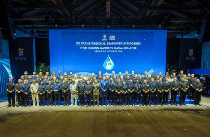 delegatsiya-vms-azerbaydzhana-obsudila-rasshirenie-sotrudnichestva-na-simpoziume-v-venetsii