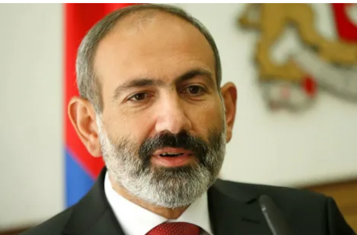 pashinyan-pytaetsya-skhitrit