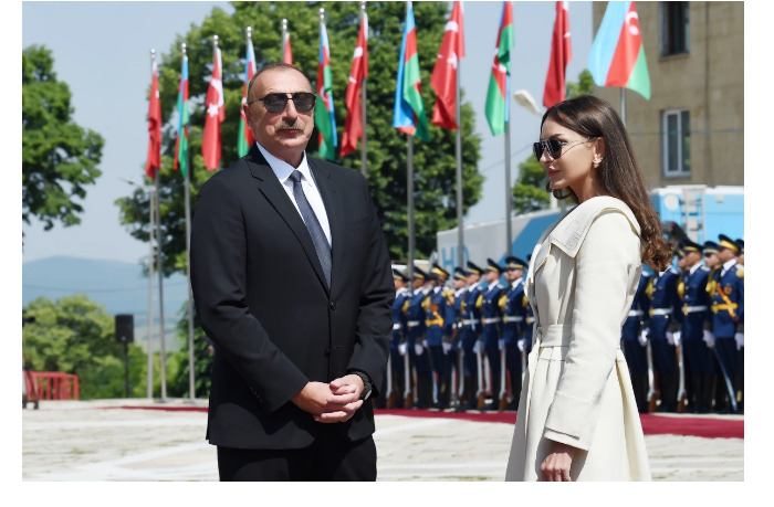 milli-medzhlis-pozdravil-ilkhama-alieva-i-mekhriban-alievu-s-dnem-vosstanovleniya-nezavisimosti