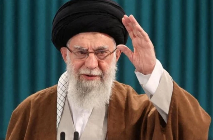 v-irane-zaveli-ugolovnoe-delo-na-komika-za-imitatsiyu-golosa-ali-khamenei