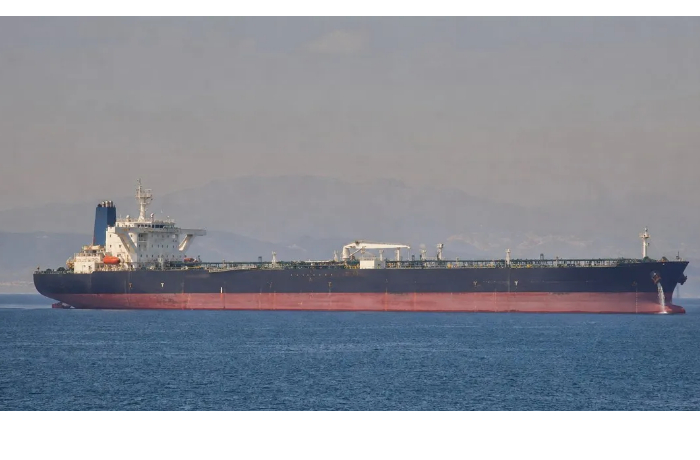 v-ormuzskom-prolive-porazhen-tanker