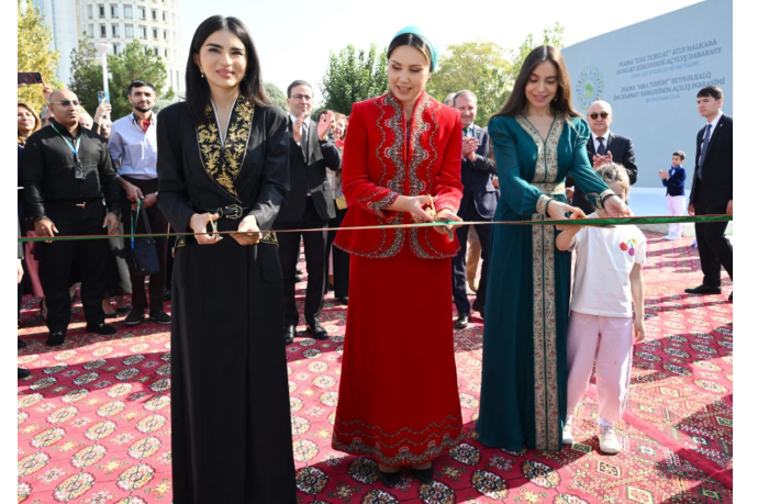 v-ashkhabade-otkrylas-mezhdunarodnaya-vystavka-iskusstv-mama-mat-priroda