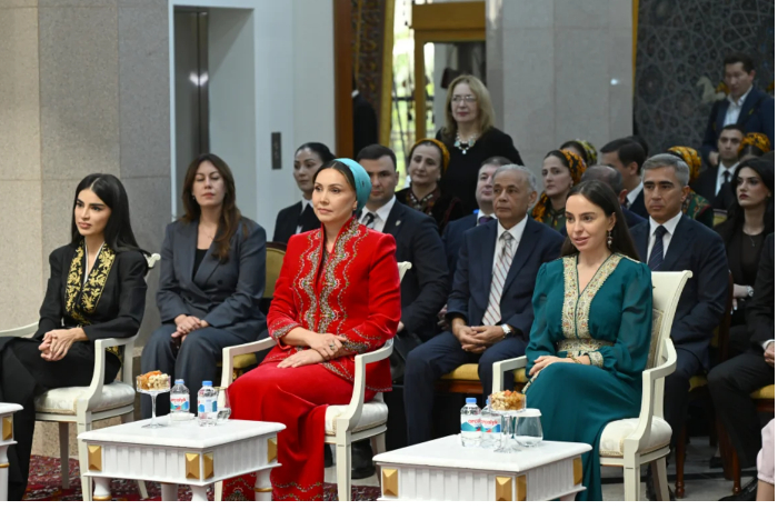 leyla-alieva-posetila-natsionalnyy-muzey-turkmenskogo-kovra-v-ashkhabade
