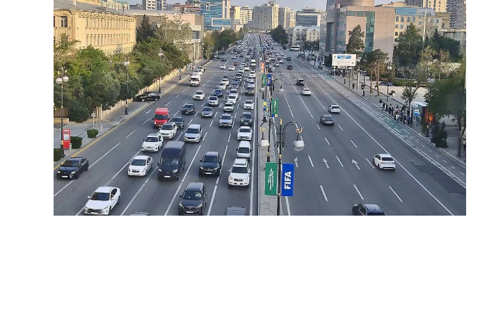 v-baku-na-ryade-ulits-i-prospektov-zatrudneno-dvizhenie-transporta