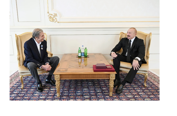 narodnyy-khudozhnik-azerbaydzhana-farkhad-khalilov-nagrazhden-ordenom-istiglal