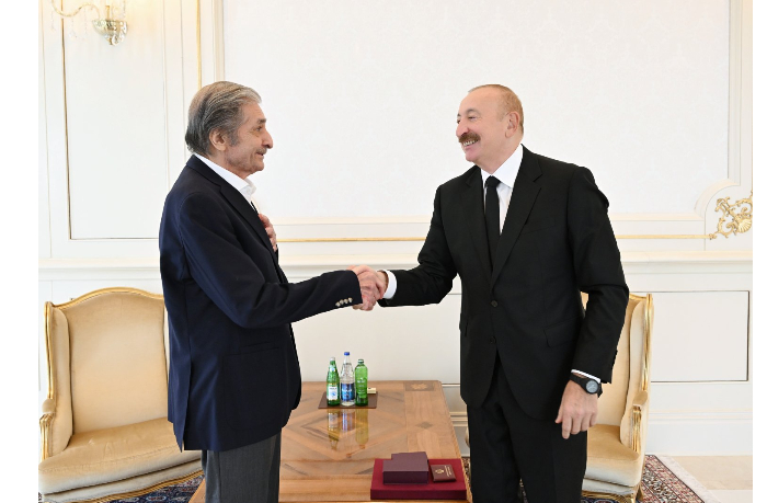 prezident-ilkham-aliev-vruchil-farkhadu-khalilovu-orden-istiglal-foto