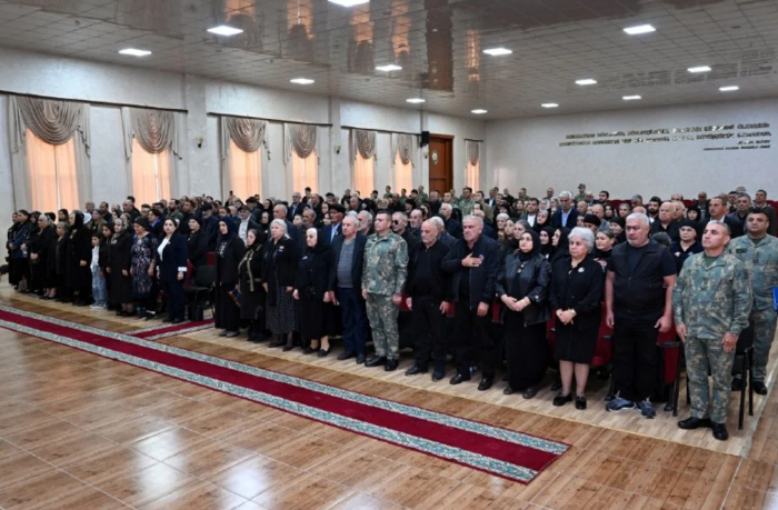 v-sukhoputnykh-voyskakh-azerbaydzhana-proshli-vstrechi-s-semyami-shekhidov-i-uchastnikami-voyny