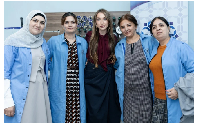 alyona-alieva-podelilas-publikatsiey-o-vstreche-na-sotsialnom-shveynom-predpriyatii-v-shamakhy