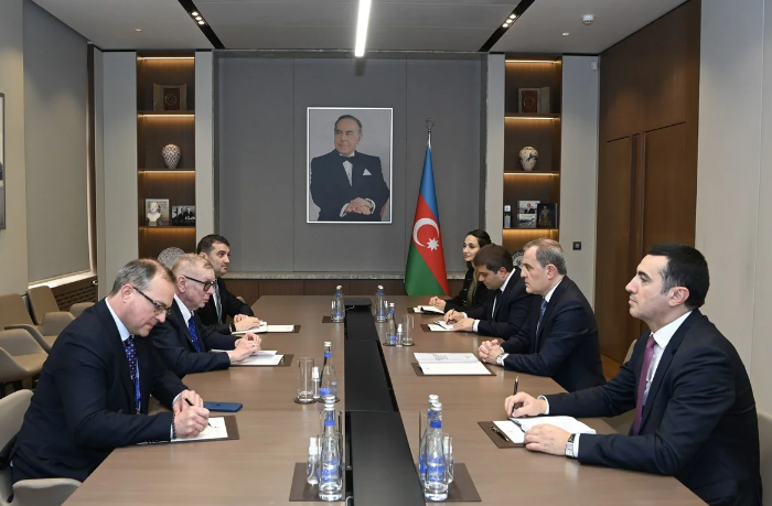 dzheykhun-bayramov-obsudil-s-aleksandrom-zuevym-rasshirenie-predstavitelstva-unoct-v-azerbaydzhane