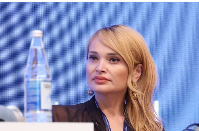 amina-melikova-muzey-kovra-azerbaydzhana-vystraivaet-dialog-s-posetitelyami-cherez-traditsionnoe-iskusstvo