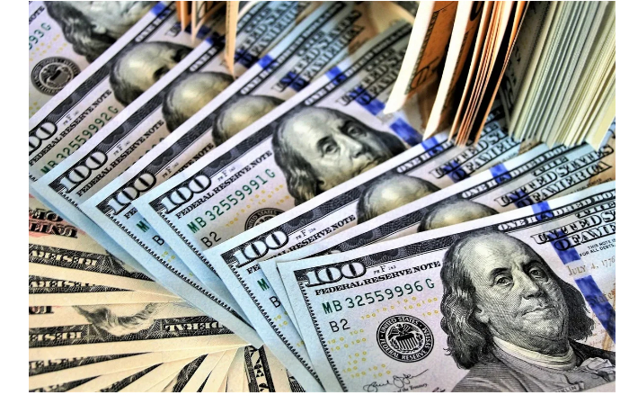 interes-naseleniya-k-dollaru-snizhaetsya-chto-proiskhodit-na-valyutnom-rynke
