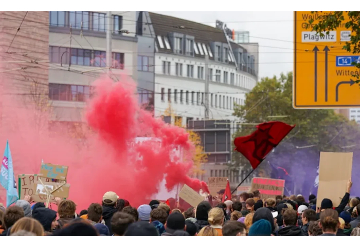 v-frg-prokhodyat-molodezhnye-protesty-s-trebovaniem-otstavki-pravitelstva