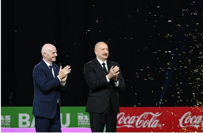 opublikovany-kadry-s-uchastiem-prezidenta-ilkhama-alieva-na-tseremonii-nagrazhdeniya-fifa-u-15