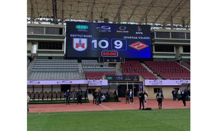 neftchi-zabil-desyat-myachey-spartaku-v-yubileynom-matche