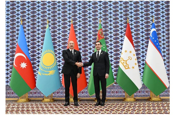 prezident-ilkham-aliev-pribyl-v-kompleks-avaza