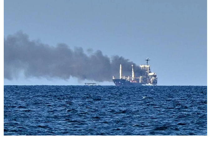 u-beregov-oae-tanker-porazili-snaryadom
