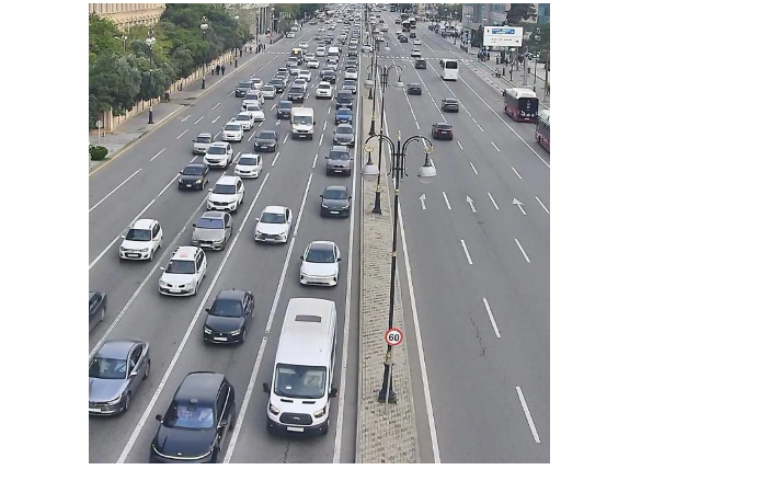 na-ryade-ulits-i-prospektov-baku-zatrudneno-dvizhenie-transporta