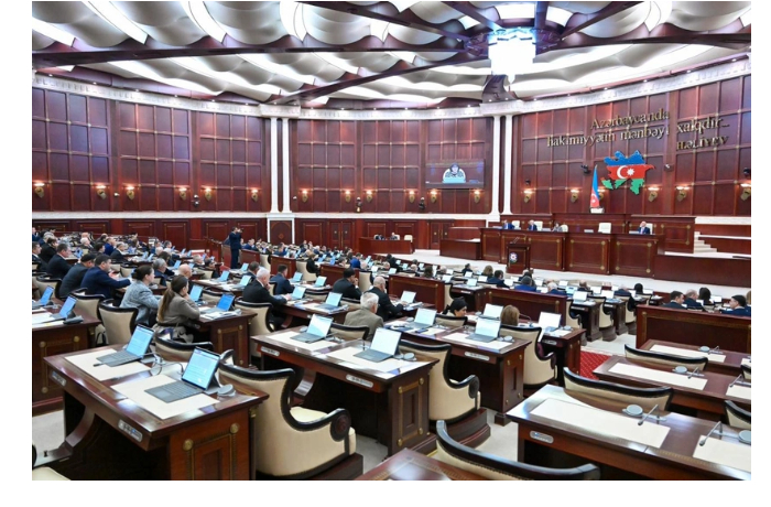 nachalos-ocherednoe-plenarnoe-zasedanie-milli-medzhlisa-v-povestke-12-voprosov