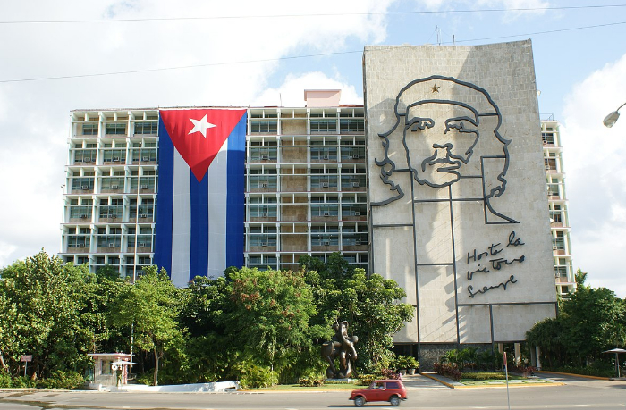 bespretsedentnyy-krizis-na-kube-postradali-aviatsiya-kultura-turizm-i-bankovskiy-sektor