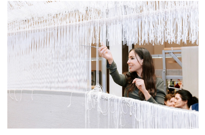 sostoyalas-tseremoniya-srezki-kruglogo-kovra-ruchnoy-raboty-izgotovlennogo-dlya-shushinskoy-mecheti