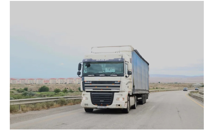 dorozhnaya-politsiya-azerbaydzhana-obratilas-k-voditelyam-gruzovikov-s-vazhnym-preduprezhdeniem