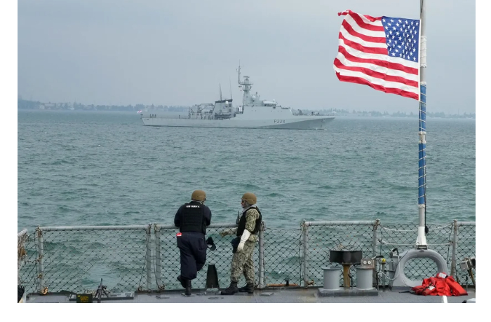 gruppirovka-vms-ssha-na-blizhnem-vostoke-uvelichilas-do-13-boevykh-korabley-i-dvukh-podlodok