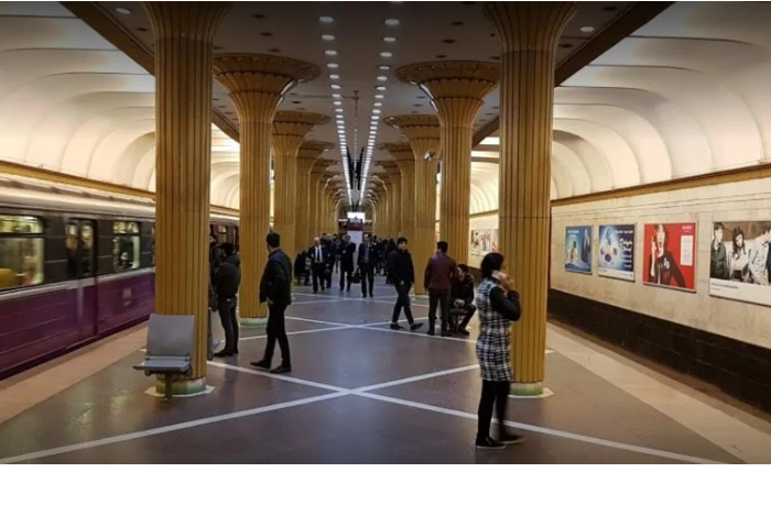 bakmetropoliten-na-stantsii-narimanov-vysadili-passazhirov-iz-za-sboya-osveshcheniya