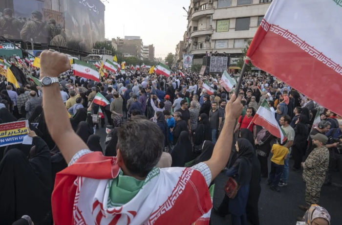 tysyachi-irantsev-brosili-vyzov-rezhimu