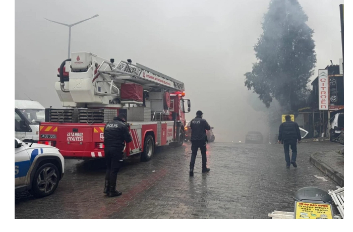 v-avtopromyshlennom-komplekse-v-stambule-vspykhnul-pozhar