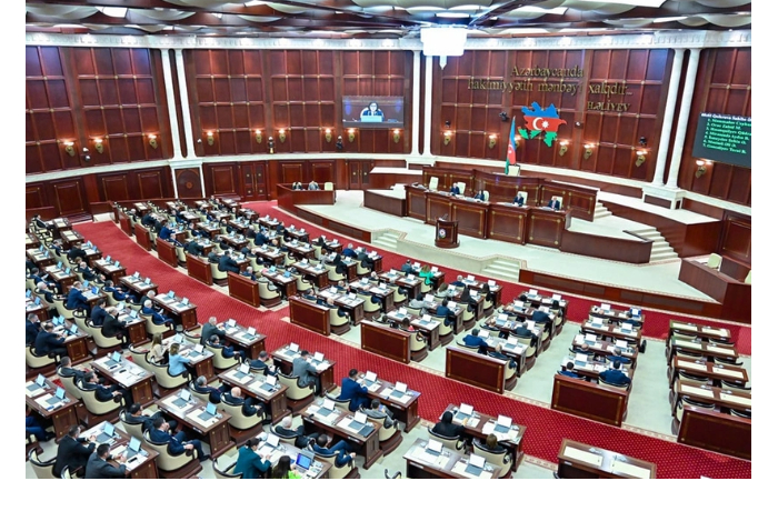 milli-medzhlis-vo-vtorom-chtenii-utverdil-izmeneniya-v-konstitutsiyu-nar