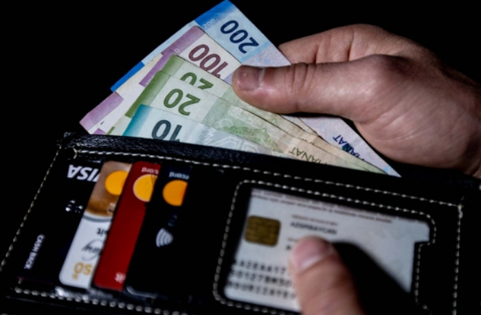 parlament-azerbaydzhana-odobril-v-i-chtenii-yezhegodnyy-peresmotr-minimalnoy-zarplaty