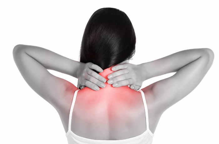 psikholog-obyasnila-pochemu-bol-v-shee-mozhet-byt-signalom-emotsiy