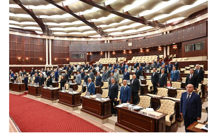 v-milli-medzhlise-minutoy-molchaniya-pochtili-pamyat-zhertv-khodzhalinskogo-genotsida