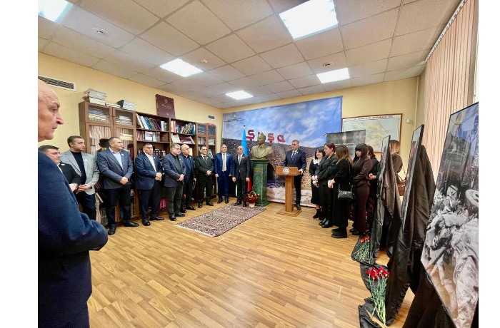 v-yekaterinburge-pochtili-pamyat-zhertv-khodzhalinskoy-tragedii