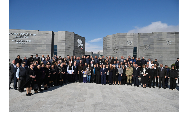 trogatelnye-kadry-vstrechi-prezidenta-ilkhama-alieva-i-pervoy-ledi-mekhriban-alievoy-s-zhitelyami-khodzhalinskogo-rayona-foto