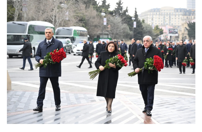 vysshie-dolzhnostnye-litsa-posetili-pamyatnik-zhertvam-khodzhalinskogo-genotsida