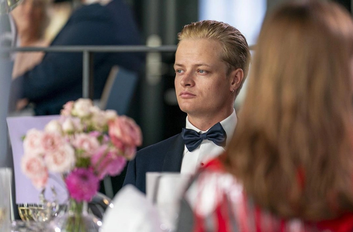 v-norvegii-nachalsya-sud-nad-synom-kronprintsessy-obvinyaemom-v-iznasilovaniyakh